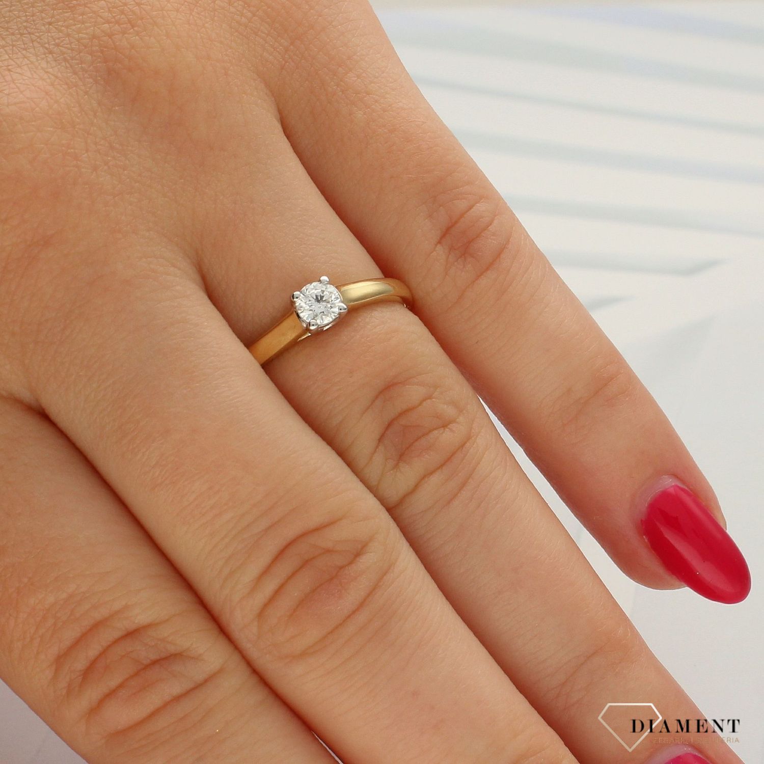 Pierścionek złoty DIAMENT żółte złoto, jeden diament w białym złocie, zaręczynowy. Pierścionki zaręczynowe. Pierścionek złoty DIAMENT jeden diament, zaręczynowy 0,24 ct..jpg